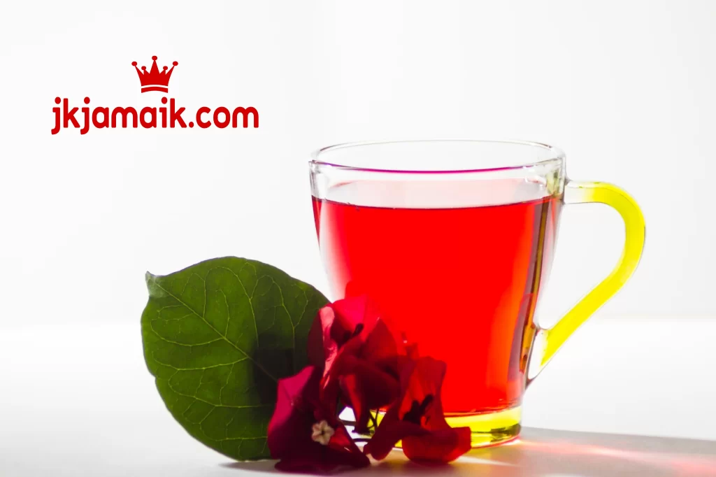 Hibiscus tea with hibiscus flowers and bay leaves.